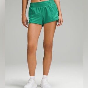 Lululemon Hotty Hot High Rise Lined short 2.5”